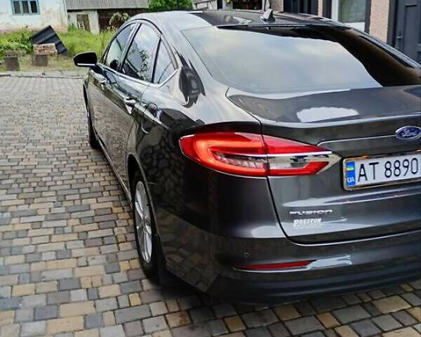 Серый Форд Фьюжн, объемом двигателя 2 л и пробегом 104 тыс. км за 15000 $, фото 3 на Automoto.ua