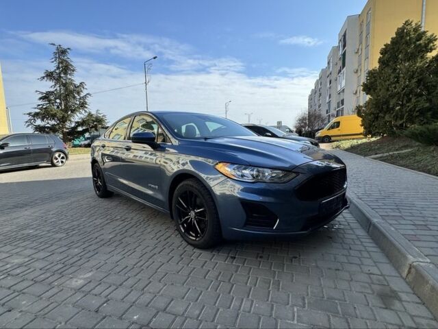 Сірий Форд Фьюжен, об'ємом двигуна 2 л та пробігом 130 тис. км за 13495 $, фото 1 на Automoto.ua