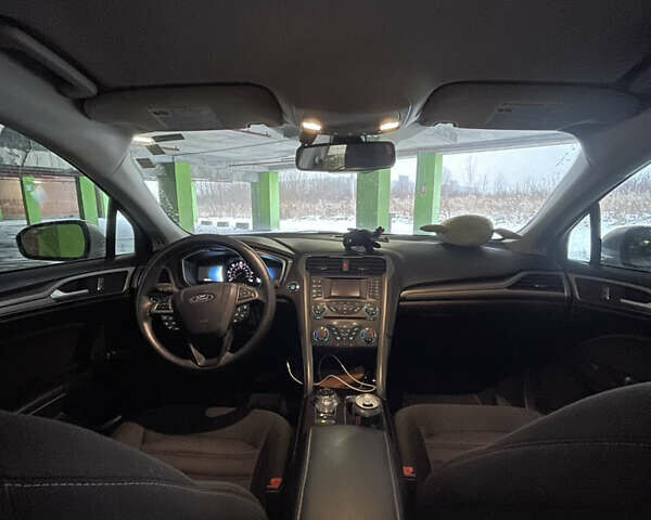 Сірий Форд Фьюжен, об'ємом двигуна 2 л та пробігом 161 тис. км за 15500 $, фото 5 на Automoto.ua