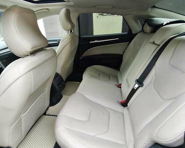 Сірий Форд Фьюжен, об'ємом двигуна 2 л та пробігом 130 тис. км за 13500 $, фото 2 на Automoto.ua