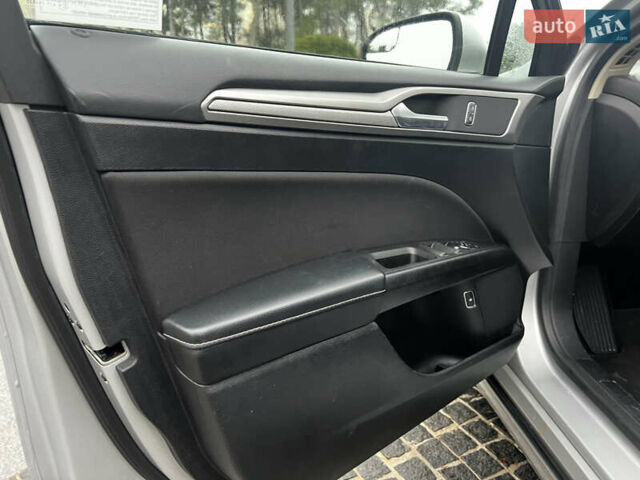 Сірий Форд Фьюжен, об'ємом двигуна 2 л та пробігом 68 тис. км за 14500 $, фото 33 на Automoto.ua