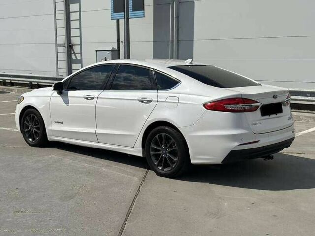 Сірий Форд Фьюжен, об'ємом двигуна 2 л та пробігом 113 тис. км за 13000 $, фото 3 на Automoto.ua