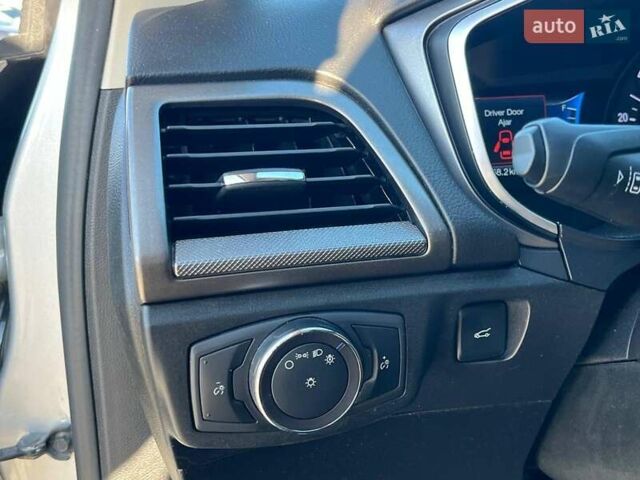 Сірий Форд Фьюжен, об'ємом двигуна 2 л та пробігом 91 тис. км за 16690 $, фото 16 на Automoto.ua