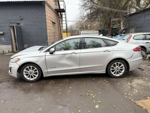 Серый Форд Фьюжн, объемом двигателя 0 л и пробегом 251 тыс. км за 9200 $, фото 6 на Automoto.ua