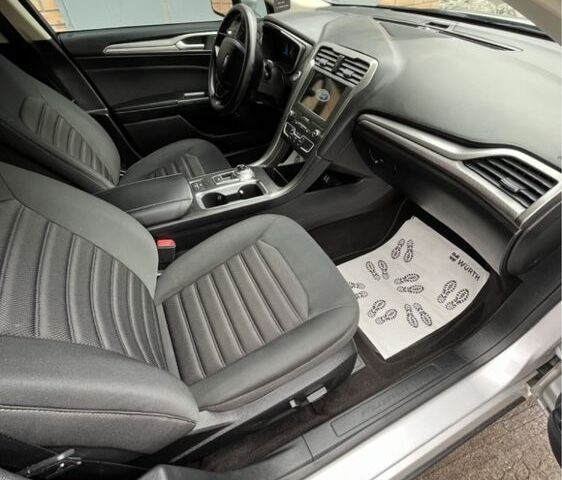 Серый Форд Фьюжн, объемом двигателя 0 л и пробегом 100 тыс. км за 15000 $, фото 2 на Automoto.ua