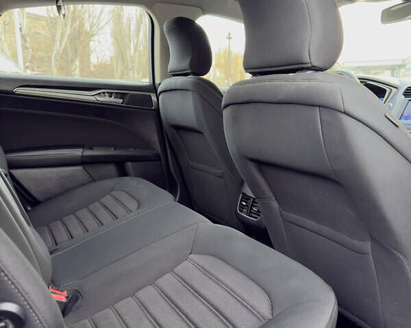 Сірий Форд Фьюжен, об'ємом двигуна 2 л та пробігом 65 тис. км за 14900 $, фото 22 на Automoto.ua