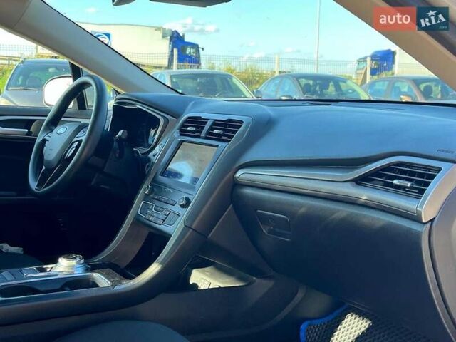 Сірий Форд Фьюжен, об'ємом двигуна 2 л та пробігом 91 тис. км за 16690 $, фото 35 на Automoto.ua