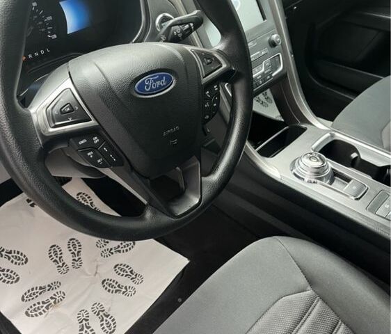 Серый Форд Фьюжн, объемом двигателя 0 л и пробегом 100 тыс. км за 15000 $, фото 1 на Automoto.ua