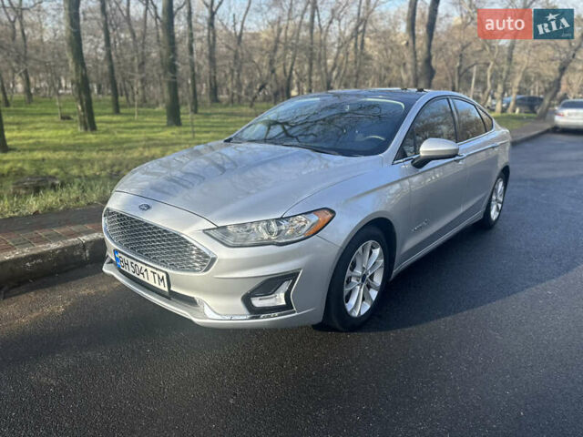 Сірий Форд Фьюжен, об'ємом двигуна 2 л та пробігом 142 тис. км за 15700 $, фото 2 на Automoto.ua