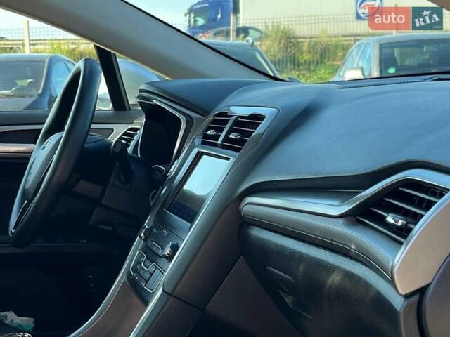 Сірий Форд Фьюжен, об'ємом двигуна 2 л та пробігом 91 тис. км за 16690 $, фото 41 на Automoto.ua