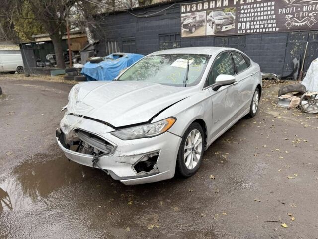 Серый Форд Фьюжн, объемом двигателя 0 л и пробегом 251 тыс. км за 9200 $, фото 5 на Automoto.ua