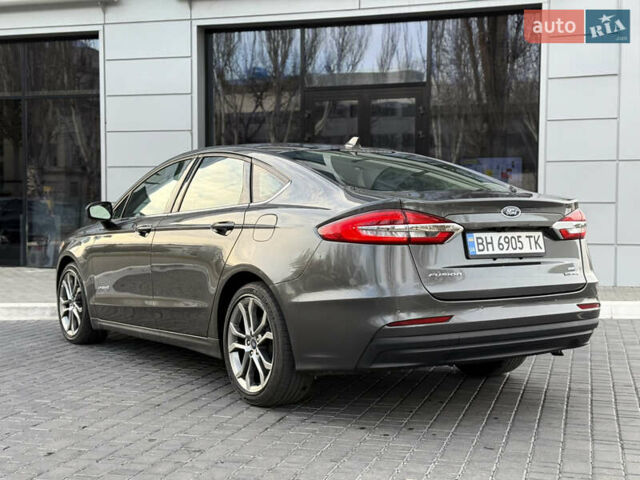 Сірий Форд Фьюжен, об'ємом двигуна 2 л та пробігом 65 тис. км за 14900 $, фото 5 на Automoto.ua