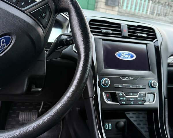 Серый Форд Фьюжн, объемом двигателя 1.5 л и пробегом 165 тыс. км за 10999 $, фото 17 на Automoto.ua