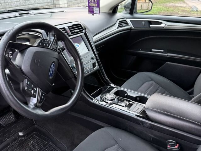 Серый Форд Фьюжн, объемом двигателя 0 л и пробегом 220 тыс. км за 11000 $, фото 5 на Automoto.ua