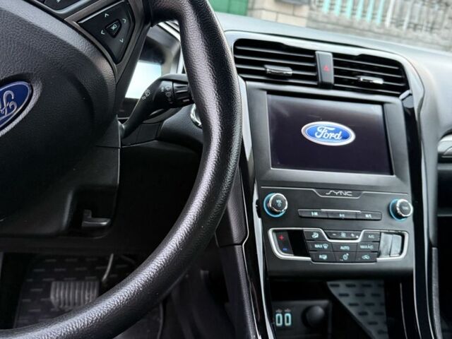 Серый Форд Фьюжн, объемом двигателя 0 л и пробегом 220 тыс. км за 11000 $, фото 6 на Automoto.ua