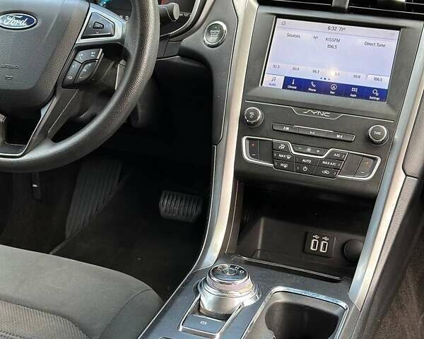 Сірий Форд Фьюжен, об'ємом двигуна 2 л та пробігом 93 тис. км за 12600 $, фото 33 на Automoto.ua