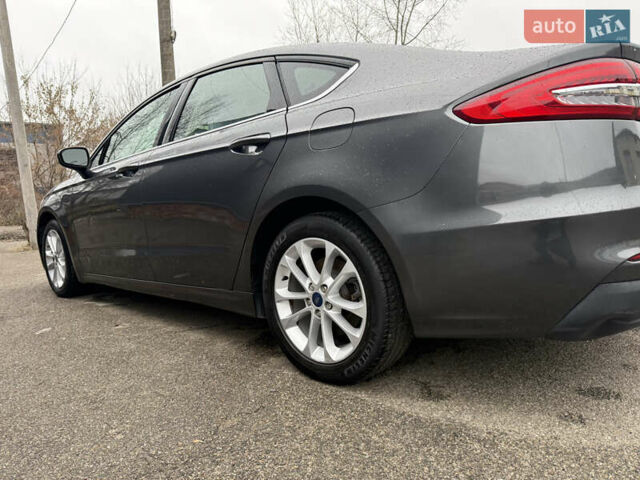 Серый Форд Фьюжн, объемом двигателя 1.5 л и пробегом 165 тыс. км за 10999 $, фото 4 на Automoto.ua