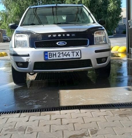 Сірий Форд Фьюжен, об'ємом двигуна 1.4 л та пробігом 477 тис. км за 3400 $, фото 5 на Automoto.ua