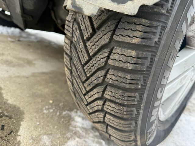 Сірий Форд Фьюжен, об'ємом двигуна 1.6 л та пробігом 200 тис. км за 2500 $, фото 6 на Automoto.ua