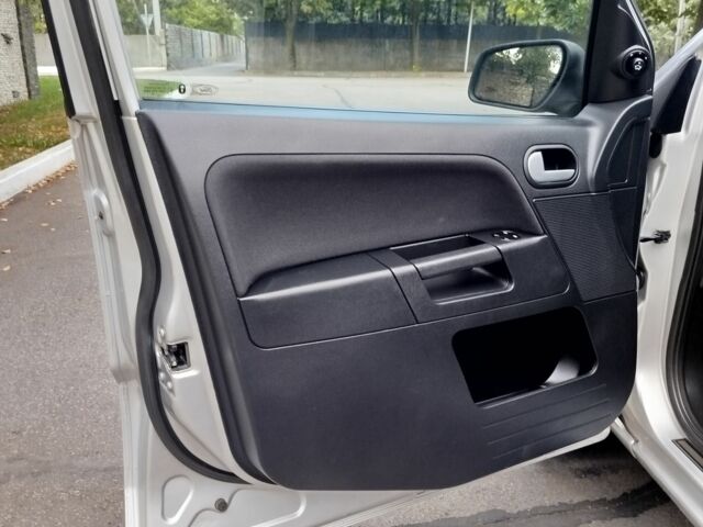 Серый Форд Фьюжн, объемом двигателя 1.4 л и пробегом 171 тыс. км за 5300 $, фото 13 на Automoto.ua