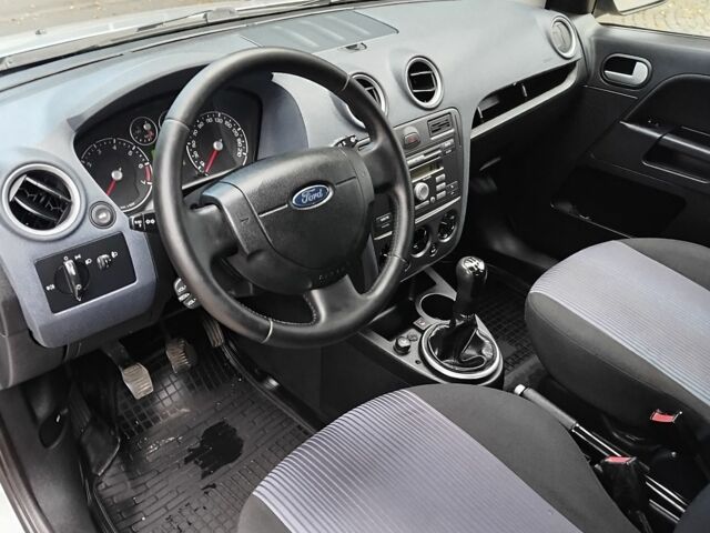 Серый Форд Фьюжн, объемом двигателя 1.4 л и пробегом 171 тыс. км за 5300 $, фото 14 на Automoto.ua