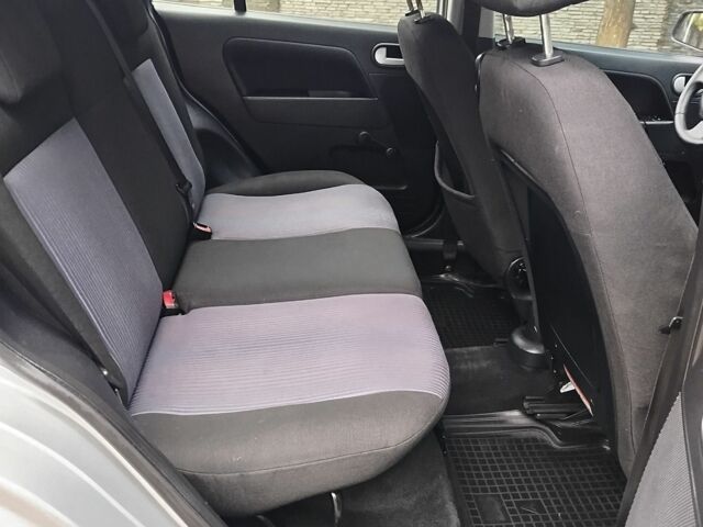 Серый Форд Фьюжн, объемом двигателя 1.4 л и пробегом 171 тыс. км за 5300 $, фото 20 на Automoto.ua