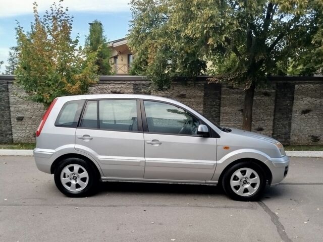 Серый Форд Фьюжн, объемом двигателя 1.4 л и пробегом 171 тыс. км за 5300 $, фото 3 на Automoto.ua