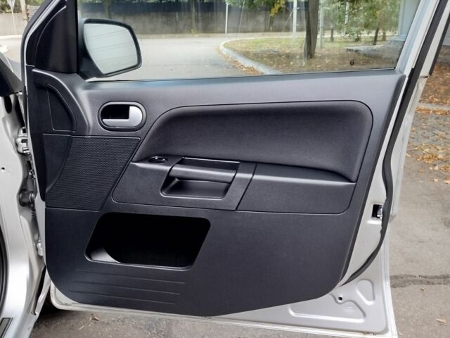 Серый Форд Фьюжн, объемом двигателя 1.4 л и пробегом 171 тыс. км за 5300 $, фото 16 на Automoto.ua