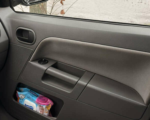 Синій Форд Фьюжен, об'ємом двигуна 1.4 л та пробігом 280 тис. км за 3700 $, фото 12 на Automoto.ua