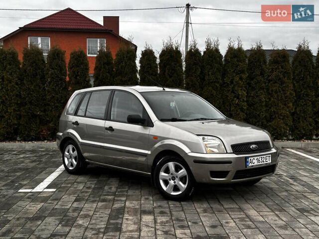 Синій Форд Фьюжен, об'ємом двигуна 1.4 л та пробігом 300 тис. км за 2850 $, фото 1 на Automoto.ua