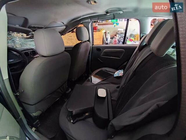 Синій Форд Фьюжен, об'ємом двигуна 1.6 л та пробігом 243 тис. км за 1700 $, фото 4 на Automoto.ua
