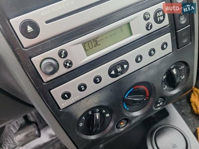 Синій Форд Фьюжен, об'ємом двигуна 1.4 л та пробігом 227 тис. км за 2700 $, фото 38 на Automoto.ua