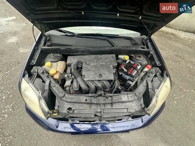 Синий Форд Фьюжн, объемом двигателя 1.6 л и пробегом 302 тыс. км за 4100 $, фото 46 на Automoto.ua