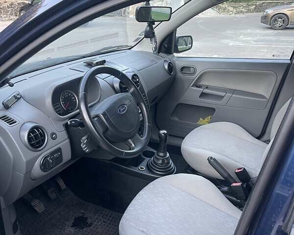 Синій Форд Фьюжен, об'ємом двигуна 1.4 л та пробігом 102 тис. км за 4250 $, фото 4 на Automoto.ua