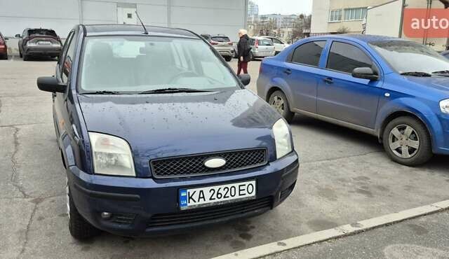 Синий Форд Фьюжн, объемом двигателя 1.6 л и пробегом 150 тыс. км за 4300 $, фото 5 на Automoto.ua