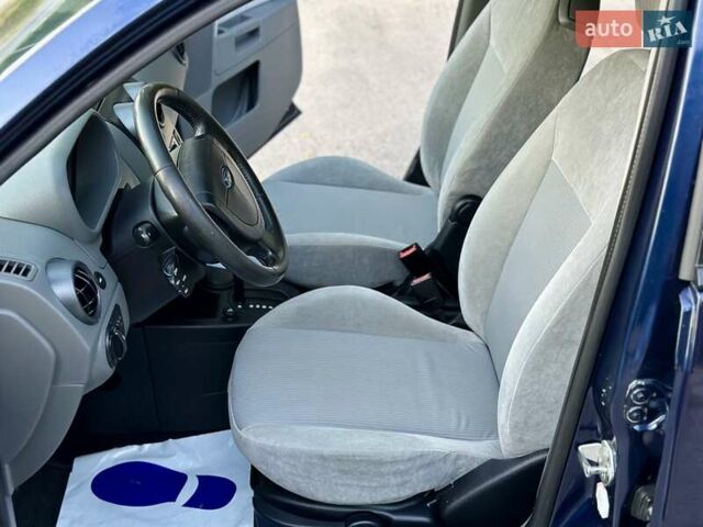 Синій Форд Фьюжен, об'ємом двигуна 1.6 л та пробігом 235 тис. км за 5899 $, фото 17 на Automoto.ua