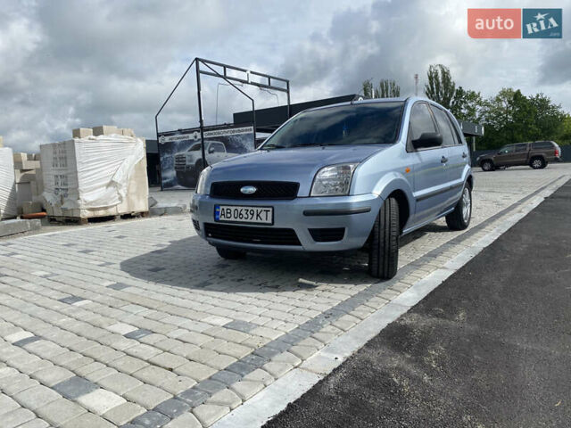 Синий Форд Фьюжн, объемом двигателя 1.4 л и пробегом 219 тыс. км за 3950 $, фото 2 на Automoto.ua