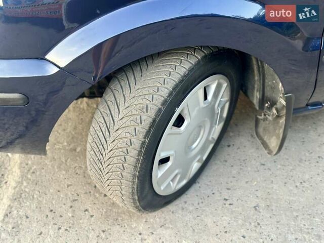 Синій Форд Фьюжен, об'ємом двигуна 1.6 л та пробігом 235 тис. км за 5899 $, фото 38 на Automoto.ua