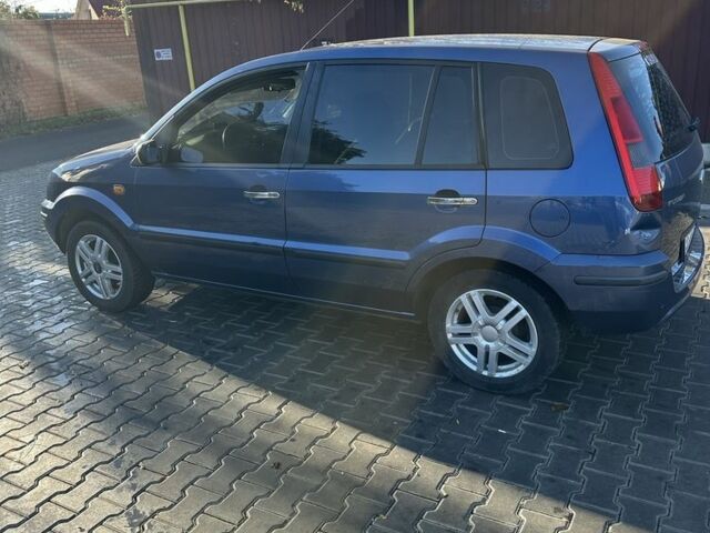 Синий Форд Фьюжн, объемом двигателя 1.4 л и пробегом 150 тыс. км за 4100 $, фото 2 на Automoto.ua