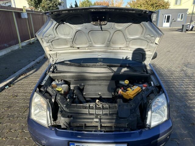 Синий Форд Фьюжн, объемом двигателя 1.4 л и пробегом 150 тыс. км за 4100 $, фото 6 на Automoto.ua