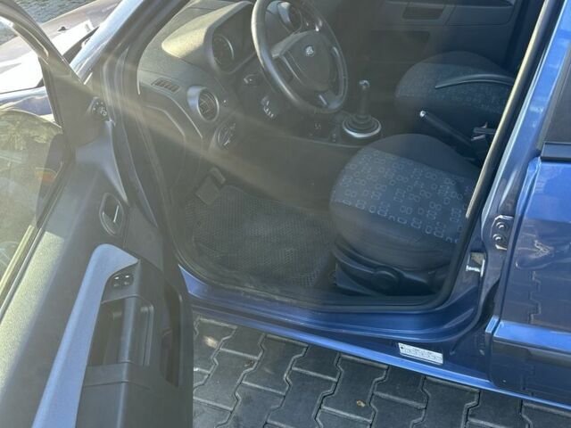 Синий Форд Фьюжн, объемом двигателя 1.4 л и пробегом 150 тыс. км за 4100 $, фото 4 на Automoto.ua