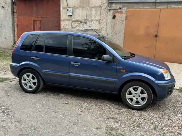 Синій Форд Фьюжен, об'ємом двигуна 1.6 л та пробігом 210 тис. км за 4800 $, фото 4 на Automoto.ua