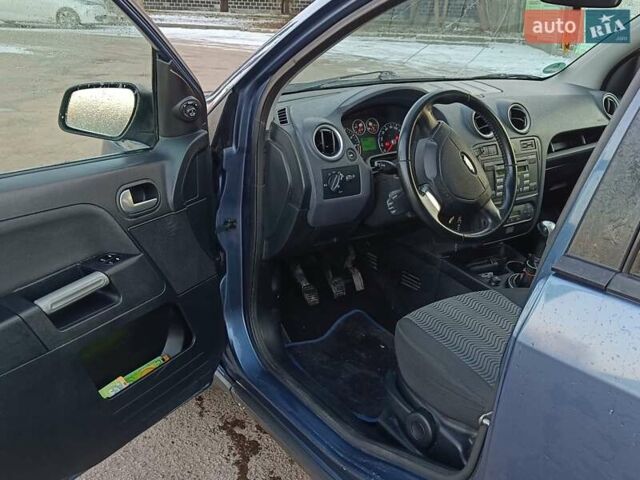 Синий Форд Фьюжн, объемом двигателя 1.4 л и пробегом 230 тыс. км за 4500 $, фото 7 на Automoto.ua