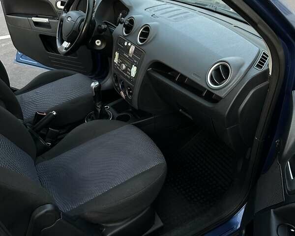 Синий Форд Фьюжн, объемом двигателя 1.6 л и пробегом 314 тыс. км за 5400 $, фото 10 на Automoto.ua