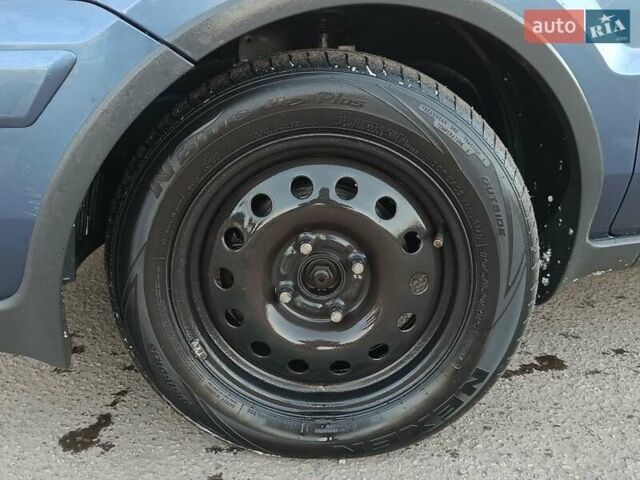 Синий Форд Фьюжн, объемом двигателя 1.4 л и пробегом 230 тыс. км за 4500 $, фото 6 на Automoto.ua