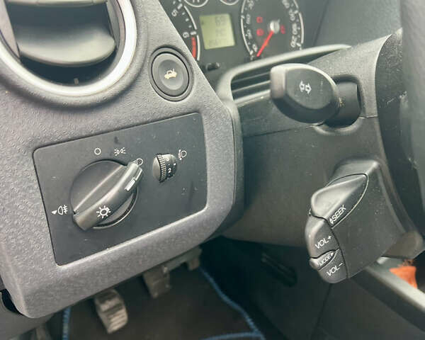 Синій Форд Фьюжен, об'ємом двигуна 1.4 л та пробігом 256 тис. км за 4850 $, фото 16 на Automoto.ua