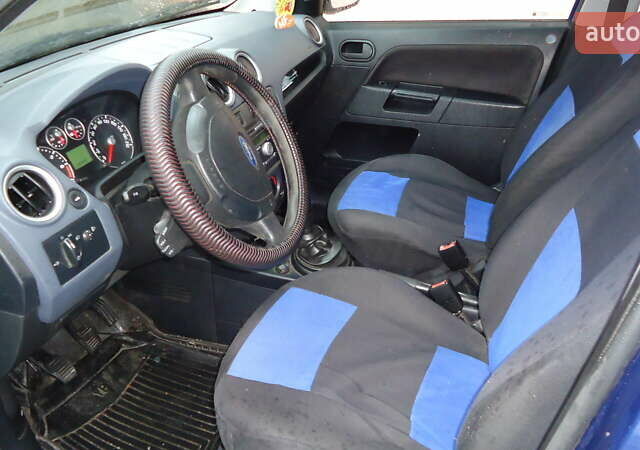 Синий Форд Фьюжн, объемом двигателя 1.39 л и пробегом 165 тыс. км за 5200 $, фото 5 на Automoto.ua