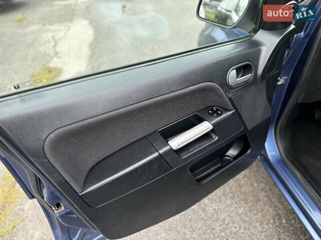 Форд Фьюжен 2006 у Чернігові на Automoto.ua Синій Форд Фьюжен, об'ємом двигуна 1.6 л та пробігом 18 тис. км за 6500 $, фото 21 на Automoto.ua