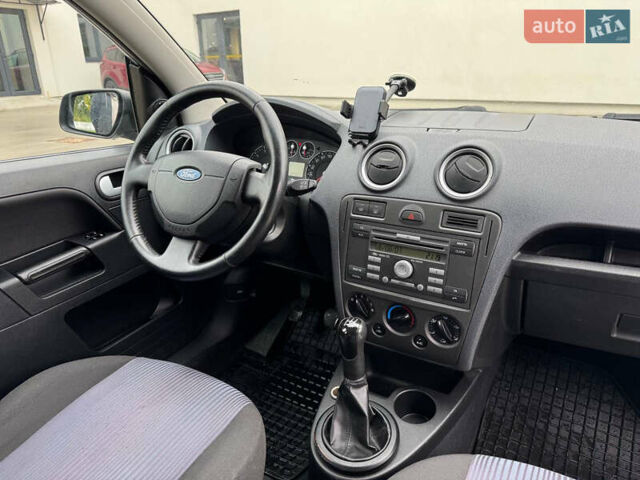 Синій Форд Фьюжен, об'ємом двигуна 1.6 л та пробігом 208 тис. км за 4200 $, фото 19 на Automoto.ua