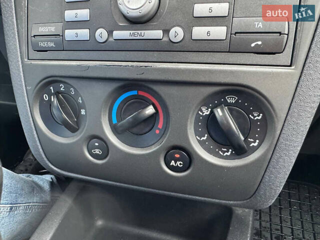 Синій Форд Фьюжен, об'ємом двигуна 1.6 л та пробігом 208 тис. км за 4200 $, фото 27 на Automoto.ua